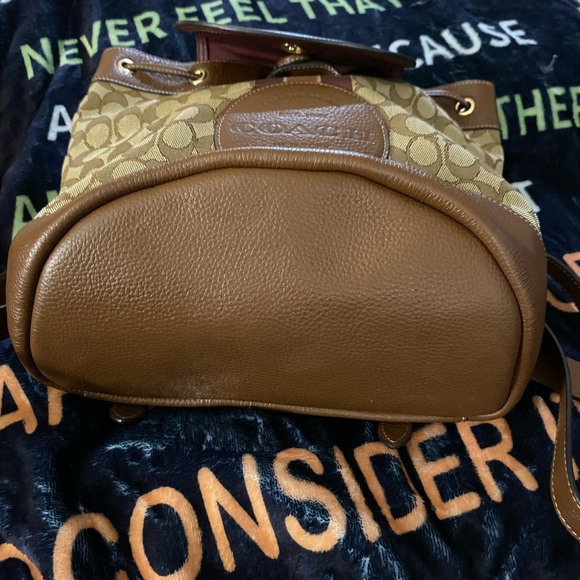 COACH DEMPSEY DRAWSTRING BACKPACK IN SIGNATURE JACQUARD with PATCH & STRIPE - Picture 2 of 7